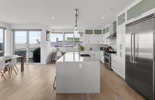 El Porto House | Oceanview 3BR Oasis, Steps To Manhattan Beach For 6 Guests