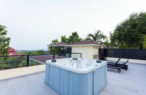 Chalong Villa | Oceanview 4BR Villa Jacuzzi Escape V180