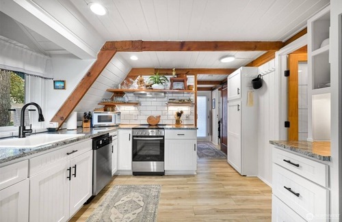 Blaine House | Oceanview A-Frame: Hot Tub, Beach Access, 3BR, Stunning 180° Views