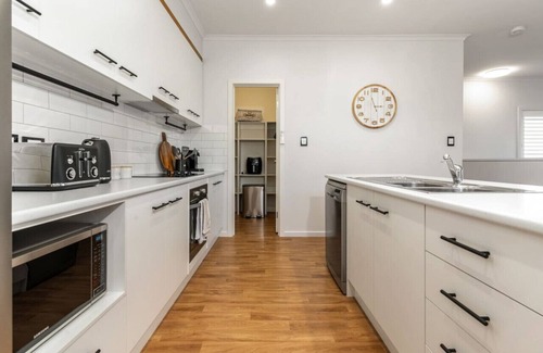 Encounter Bay House | Oceanview at Encounter - 4BR Family Escape