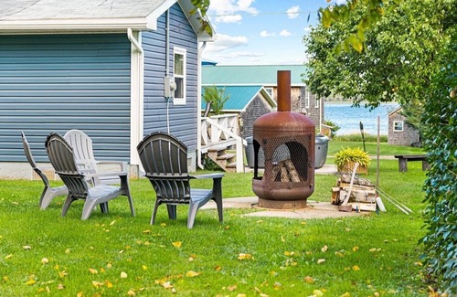 Cormierville Cottage | Oceanview beach style cottage W/hot tub