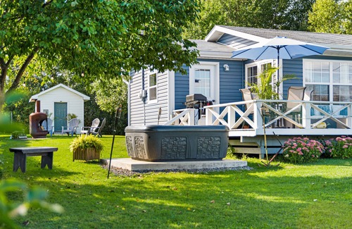 Cormierville Cottage | Oceanview beach style cottage W/hot tub