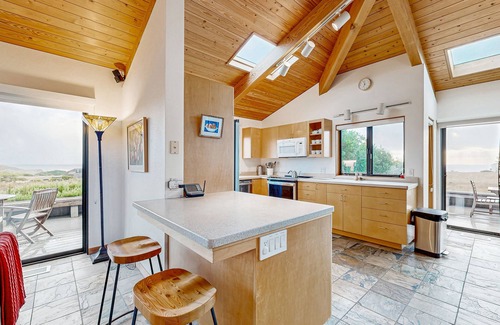 Sea Ranch House | Oceanview bluff home with private hot tub, shared pool, saunas, tennis, & EVC