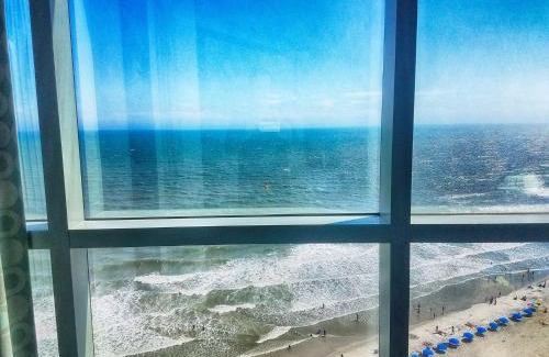 Downtown Myrtle Beach Apartment | Oceanview condo w beach access & pools