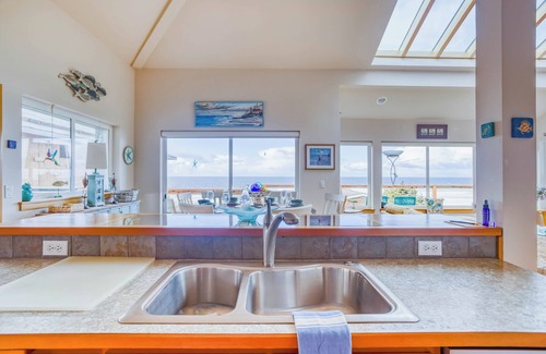 Cloverdale House | Oceanview Custom Home, Gourmet Kitchen, Hot Tub, Media Room, Kid's Loft