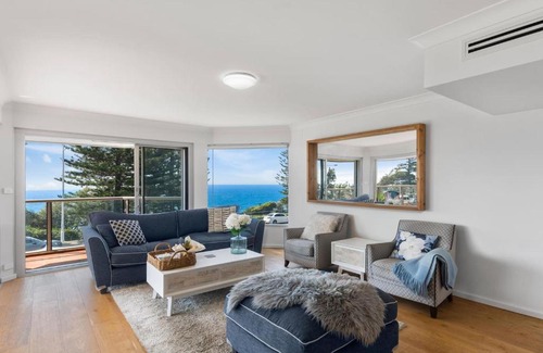 Wollongong CBD Apartment | Oceanview Escape - Idyllic Beachfront Dreaming