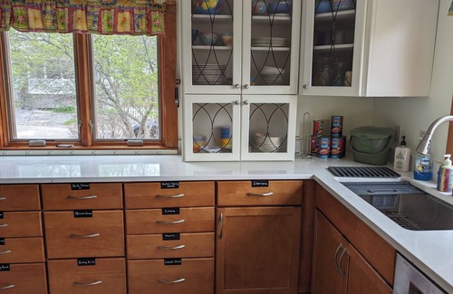 Peaks Island Cottage | Oceanview, Handicap Friendly, Dogs & Babies Welcome. Watch the Seashore parade!