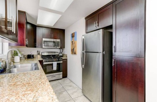San Diego House | Oceanview Huge Decks Trilevel Sleeps 16+Guesthouse