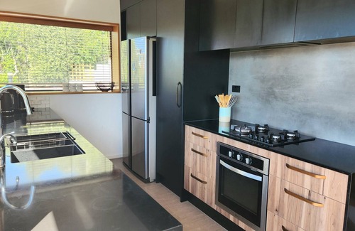 Christchurch House | Oceanview Luxury 3-Bedroom Family Retreat