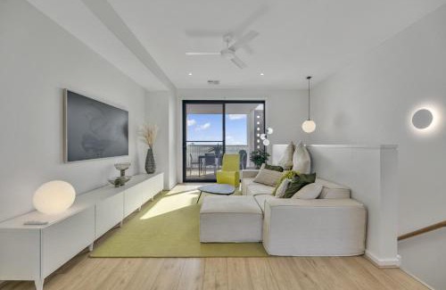 Taperoo House | Oceanview Luxury with Dedicated Workspace