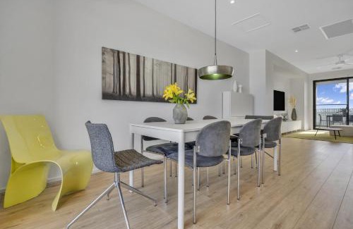 Taperoo House | Oceanview Luxury with Dedicated Workspace