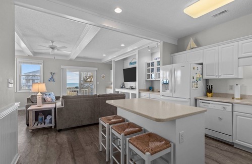 Emerald Isle Condo | Oceanview, poolside, 2BR/2B condo sleeps 6