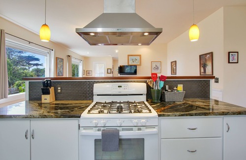 Albion House | Oceanview property with free WiFi, cable, private hot tub, & gas grill