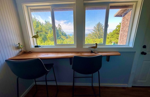 Port Orford House | Oceanview Retreat – Walk to Beach, Dog-Friendly