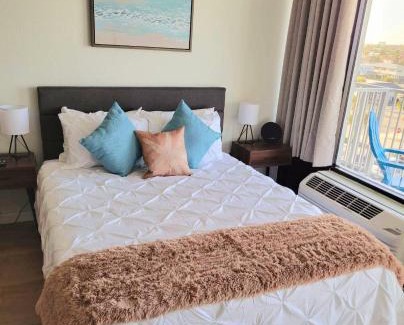 Daytona Beach Apartment | Oceanview Studio Condo w Balcony - Castaways Beach Resort