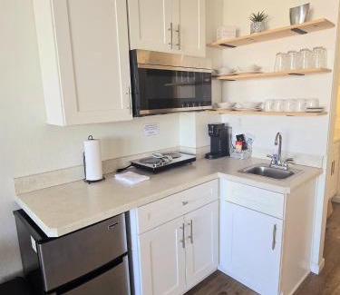 Daytona Beach Apartment | Oceanview Studio Condo w Balcony - Castaways Beach Resort