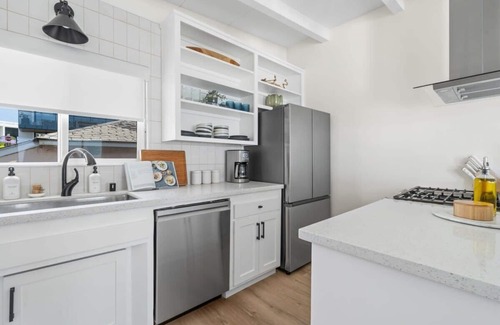 The Strand Apartment | Oceanview Suite | Balcony | Steps from the Beach