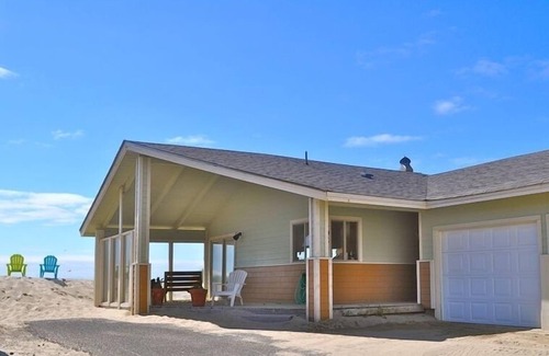 Bayshore House | Ocnfrt, Frplc, hot tub, pets! AVAIL now w Discount! 9-24 to 9-30 !