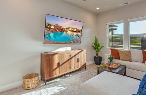 Ivins House | Ocotillo Springs Resort 47| Brand New Home-Private Hot tub, BBQ Grill, Ping Pong, & Resort Pool