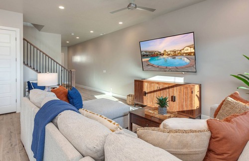 Ivins House | Ocotillo Springs Resort 47| Brand New Home-Private Hot tub, BBQ Grill, Ping Pong, & Resort Pool