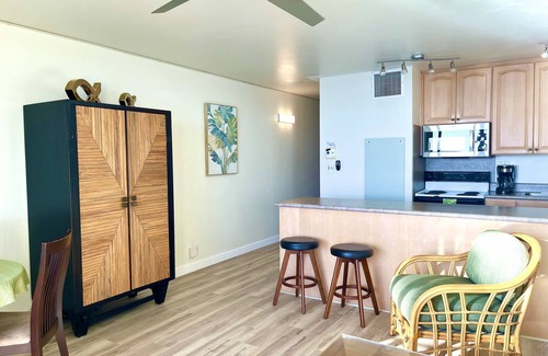 Kihei Resort | OCT & NOV Special Rate Beautiful 1 Bedroom Beachfront Condo, Free Parking, W&D
