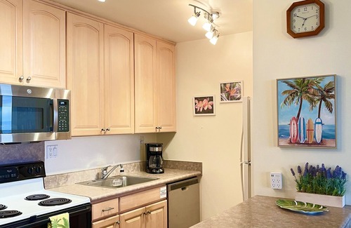 Kihei Resort | OCT & NOV Special Rate Beautiful 1 Bedroom Beachfront Condo, Free Parking, W&D
