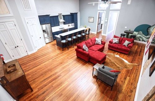 Galveston Apartment | Octopus Lounge on Strand- historic neighborhood, local shops and dining