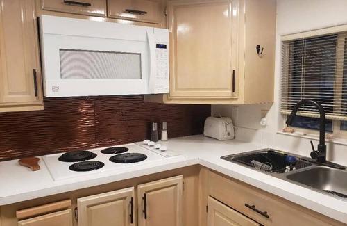 Smith River Cabin | Odysea Modern Ocean Cabin 26 w/Jacuzzi & Modern Decor (Private Beach Owned by White Rock Resort)