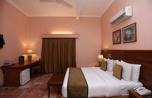 Agra Bed & Breakfast | ❤️ of Agra, fully equipped AC room with breakfast
