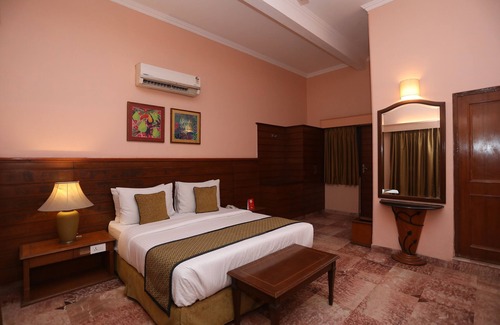 Agra Bed & Breakfast | ❤️ of Agra, fully equipped AC room with breakfast