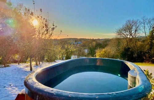 Yarpole House | Off-Grid Glamping - Quiet, Starry Escape