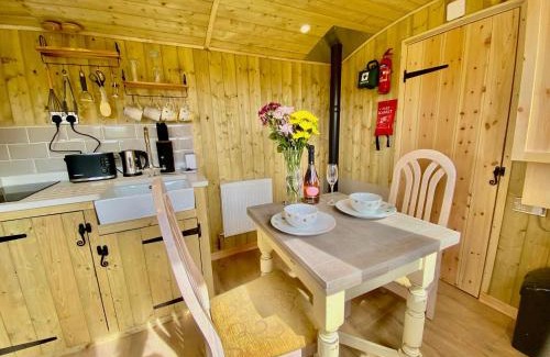 Yarpole House | Off-Grid Glamping - Quiet, Starry Escape