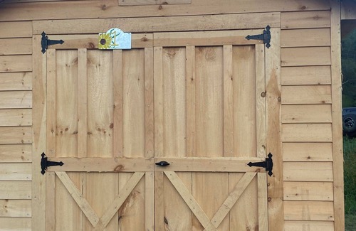 East Randolph House | Off Grid Glamping Shed with River Access