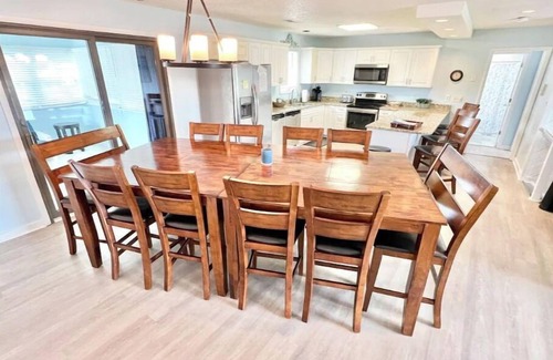 Sandbridge House | Off season special stay 3 nights get the 4th night free. Hot tub, walk to beach.