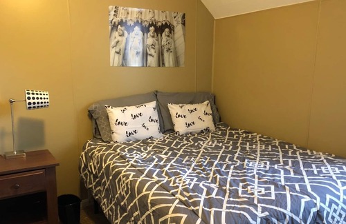 Little Italy Apartment | Off-Street Parkin 3 Bdrm Apt Heart of Littly Italy