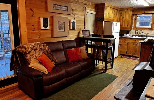 Willis Cabin | Off the Beaten Path by Buffalo Mountain Getaway