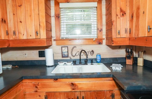 Willis Cabin | Off the Beaten Path by Buffalo Mountain Getaway