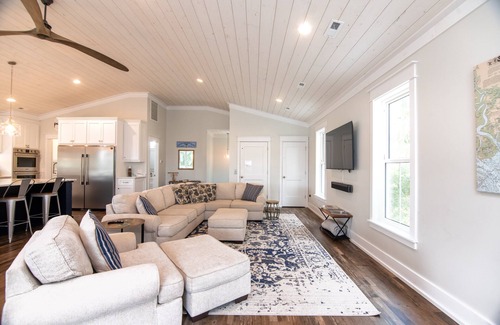 Edisto Island House | OFF THE GRID-Custom Showplace w/Private Pool;Multiple Decks;3 Minute Walk to Beach