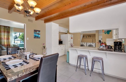 Ontario House | ⭐️offering the Lowest Rate (2000 sqf)-KingBed, Pool Table, 55” Smart TV