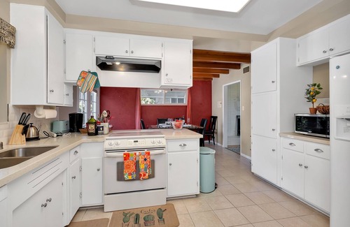 Ontario House | ⭐️offering the Lowest Rate (2000 sqf)-KingBed, Pool Table, 55” Smart TV