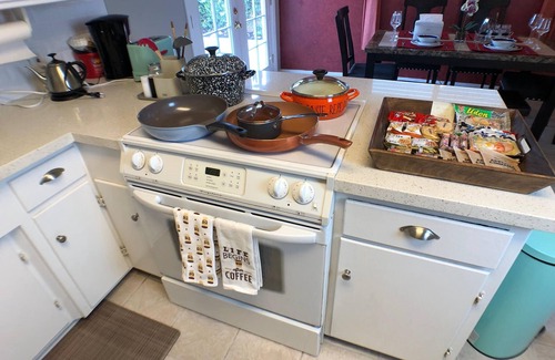 Ontario House | ⭐️offering the Lowest Rate (2000 sqf)-KingBed, Pool Table, 55” Smart TV