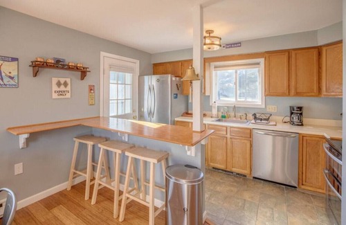 North Woodstock Apartment | Offsite pools/hot tub, AC, walk to swimming holes!