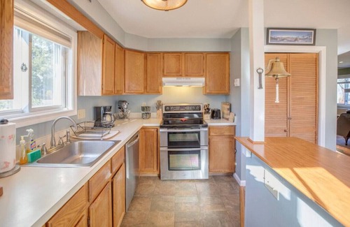 North Woodstock Apartment | Offsite pools/hot tub, AC, walk to swimming holes!