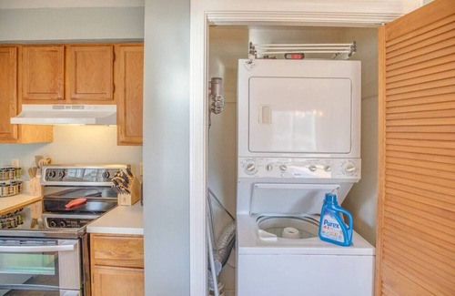 North Woodstock Apartment | Offsite pools/hot tub, AC, walk to swimming holes!