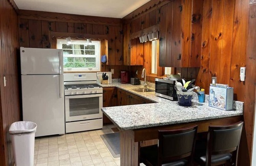 Ogunquit House | Ogunquit's Cottage! Easy Walk with the Family to Downtown and Beach!