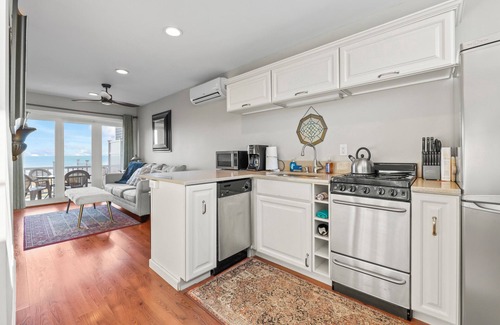 Ogunquit House | Ogunquit’s only Oceanfront Cottage on Private Ocean Beach – Perkins Cove, Maine