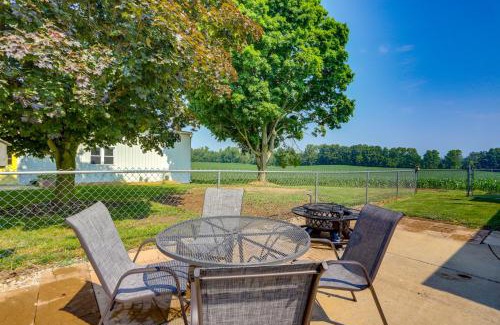 New Haven  Huron County House | Ohio Farmhouse Retreat with Fire Pit and Patio