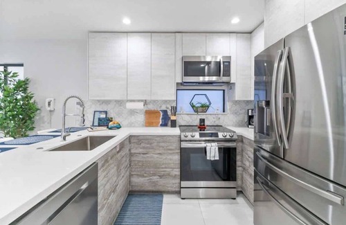 Hollywood House | Oia Villa "Jewel By the Sea"