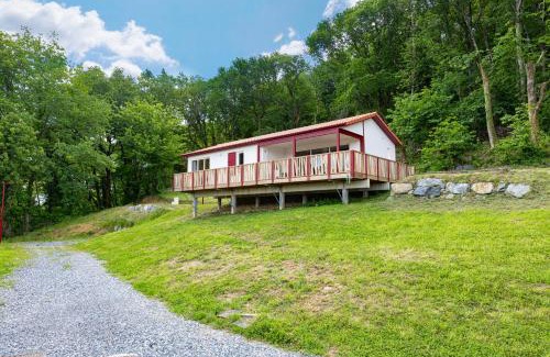 Hasparren Ski Chalet | Oihana grand chalet de 2 à 6 pers climatisé avec piscine vue et calme à Hasparren-Pays Basque