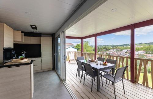 Hasparren Ski Chalet | Oihana grand chalet de 2 à 6 pers climatisé avec piscine vue et calme à Hasparren-Pays Basque